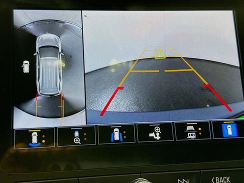 Used 2024 Chevrolet Equinox LT FWD image 19