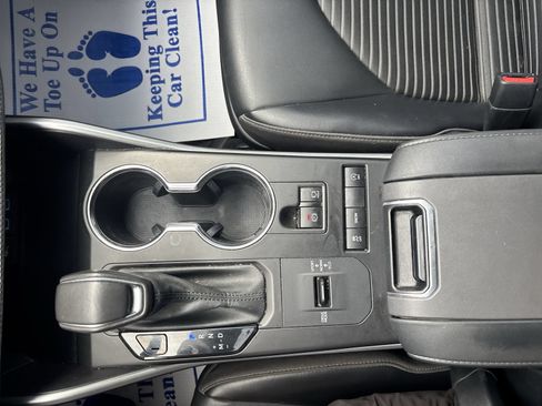 Used 2022 Toyota Highlander XSE FWD image 23