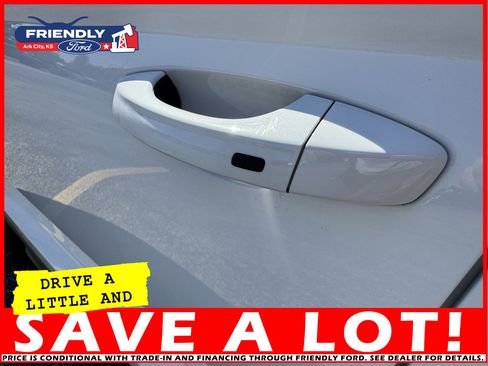 Used 2023 Volkswagen Taos SE image 14