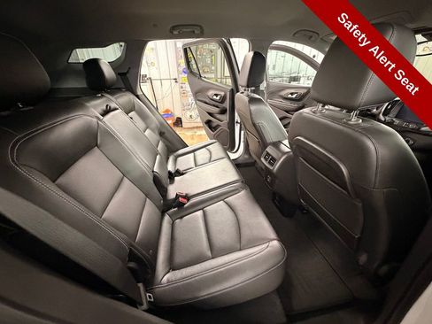 Used 2023 GMC Terrain SLT image 33