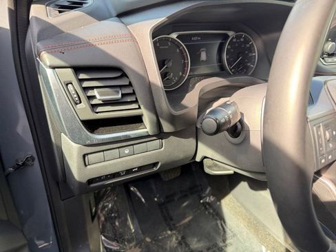 Used 2025 Nissan Rogue SV image 16