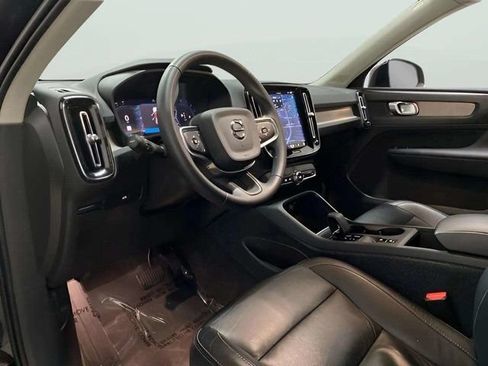 Used 2023 Volvo XC40 B4 Core w/ Convenience Package FWD image 18