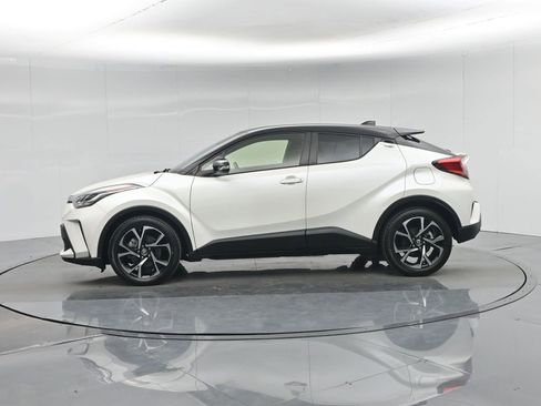 Used 2020 Toyota C-HR XLE image 30