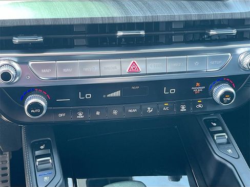 Used 2024 Kia Telluride SX w/ Towing Package image 16