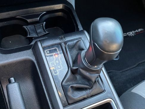 Used 2022 Toyota Tacoma TRD Off-Road image 24