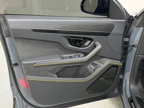 Used 2025 Lamborghini Urus SE AWD/4WD image 18