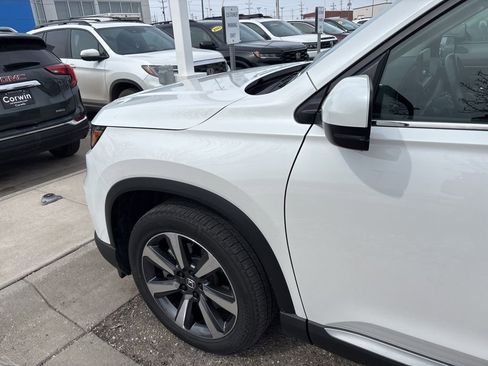 Used 2025 Honda Pilot Touring image 10