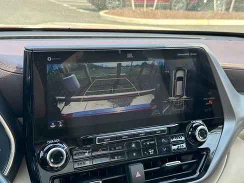 Used 2021 Toyota Highlander Platinum image 27