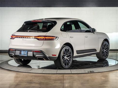 Certified 2024 Porsche Macan AWD/4WD image 9