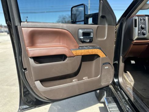 Used 2018 Chevrolet Silverado 2500 High Country w/ Duramax Plus Package image 3