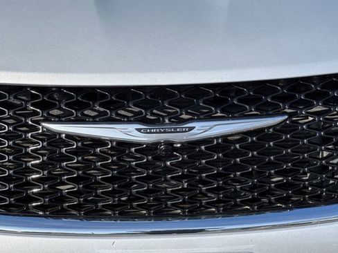 Used 2024 Chrysler Pacifica Touring-L image 48