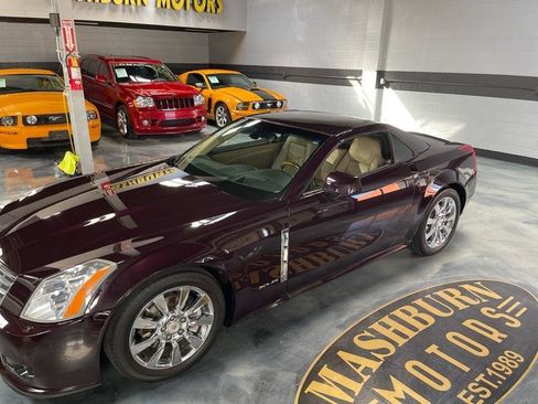 Used 2009 Cadillac XLR image 3