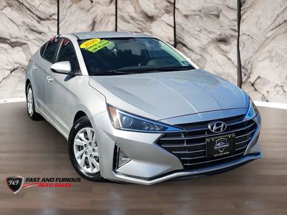 Used 2020 Hyundai Elantra SE w/ Cargo Package (C1)