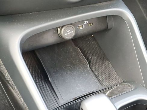 Used 2025 Volvo XC40 B5 Core image 35