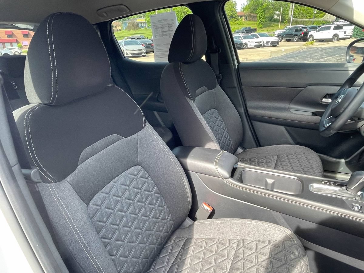 Used 2025 Nissan Kicks SV AWD/4WD image 10