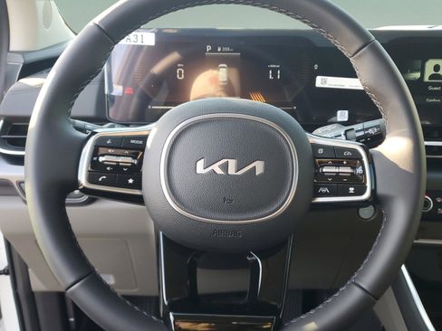 New 2026 Kia Carnival FWD image 17