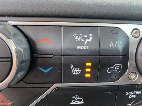 Used 2024 Jeep Wrangler Unlimited Sahara AWD/4WD image 17