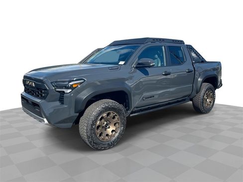 Used 2025 Toyota Tacoma Trailhunter image 1