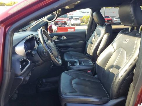 Used 2020 Chrysler Pacifica Touring-L AWD/4WD image 12