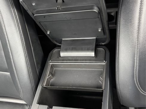 Used 2020 Ford Explorer XLT w/ Equipment Group 202A image 27