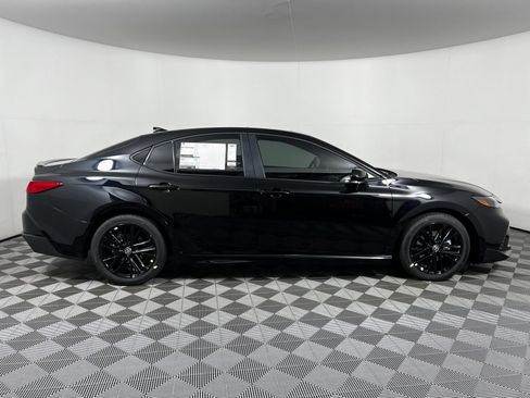 Used 2026 Toyota Camry SE w/ Convenience Package FWD image 4