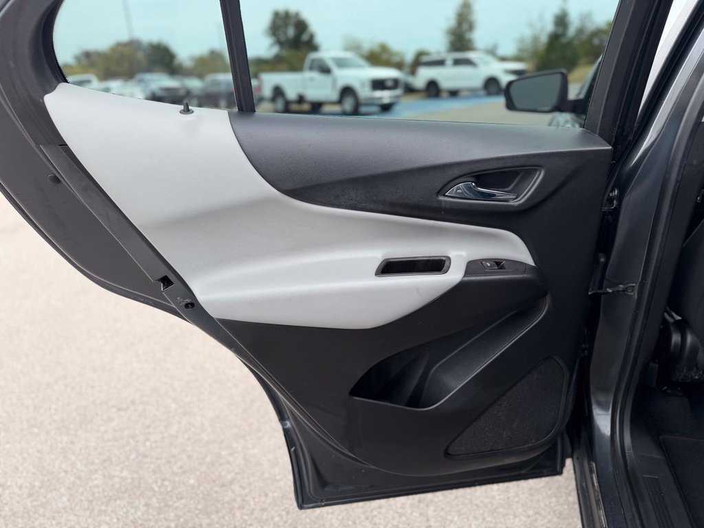 Used 2021 Chevrolet Equinox LS FWD image 22