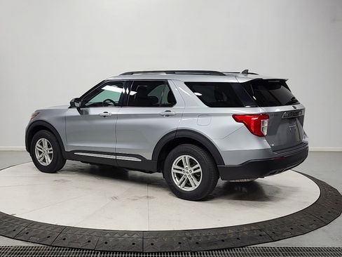 Used 2022 Ford Explorer XLT AWD/4WD image 5