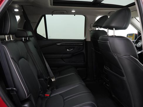 Used 2023 Honda Pilot Touring image 12