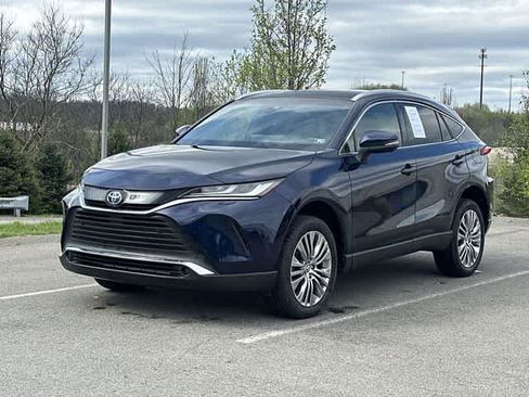 Used 2022 Toyota Venza XLE image 1