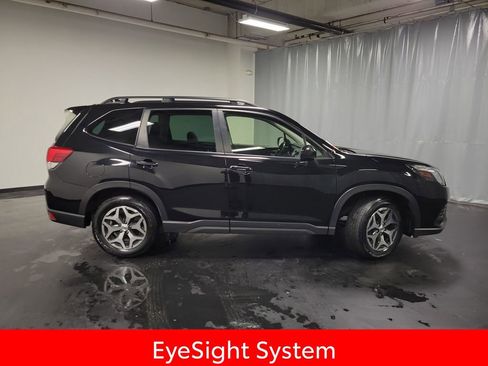Used 2023 Subaru Forester Premium AWD/4WD image 9