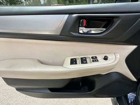 Used 2018 Subaru Outback 2.5i Premium AWD/4WD image 16