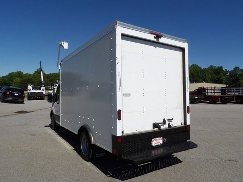 Used 2022 Ford Transit 350 DRW RWD image 5