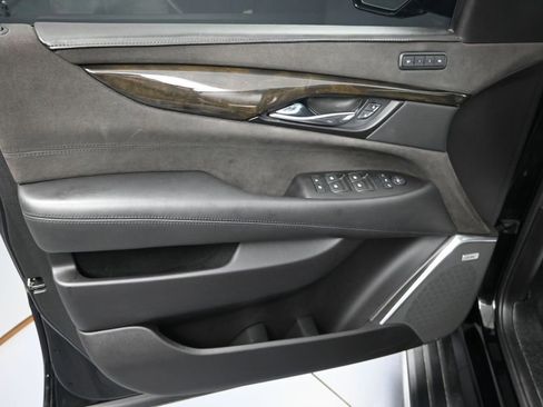 Used 2020 Cadillac Escalade Platinum AWD/4WD image 11