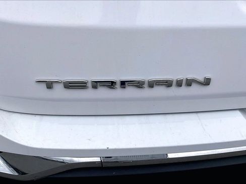 Used 2024 GMC Terrain SLT image 4