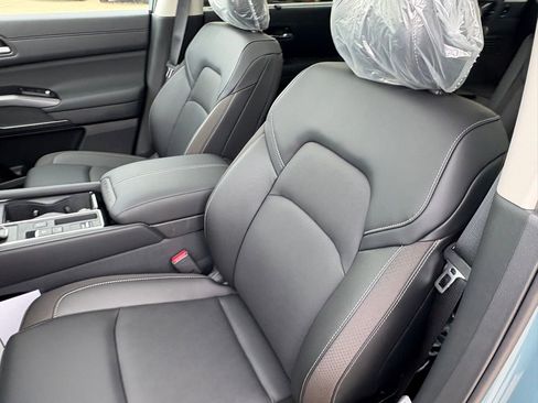 New 2026 Nissan Pathfinder SL FWD image 18