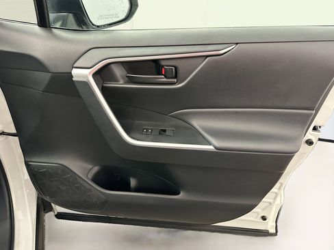 Used 2024 Toyota RAV4 LE image 33