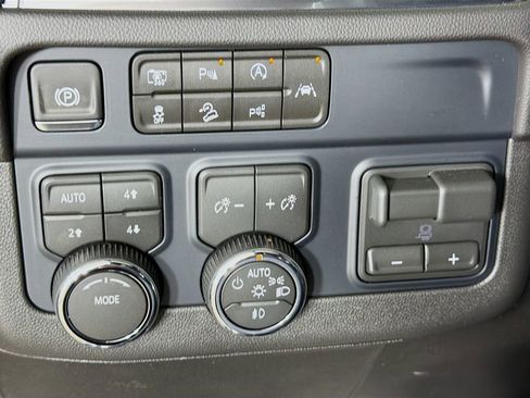 New 2026 Chevrolet Suburban RST image 10