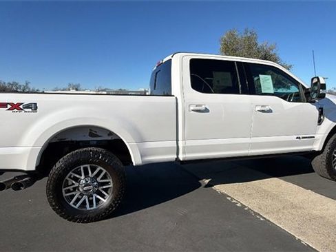 Used 2018 Ford F250 Lariat w/ Lariat Value Package image 3