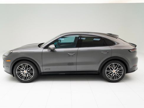Used 2025 Porsche Cayenne GTS image 2