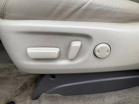 Used 2014 Toyota Sienna XLE image 6