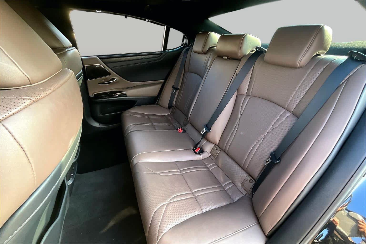 Used 2024 Lexus ES 350 Ultra Luxury w/ Accessory Package (Z2) FWD image 18
