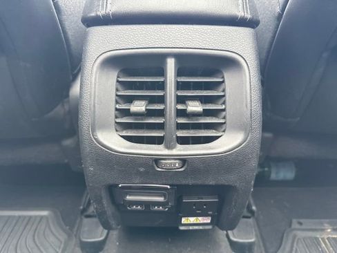 Used 2019 Jeep Cherokee Limited image 21