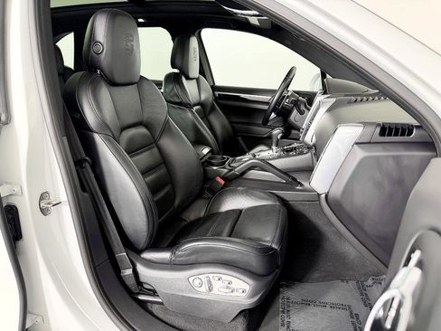 Used 2017 Porsche Cayenne Platinum Edition AWD/4WD image 49
