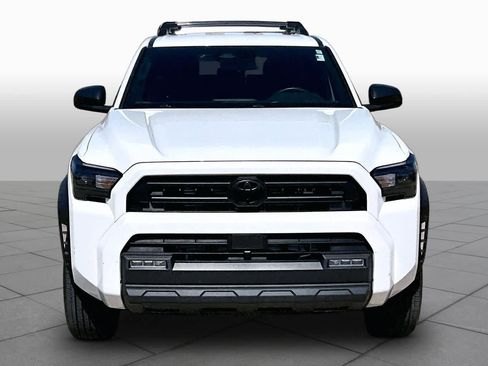 Used 2025 Toyota 4Runner SR5 AWD/4WD image 4