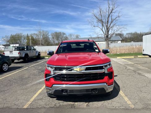 Used 2022 Chevrolet Silverado 1500 LT image 2