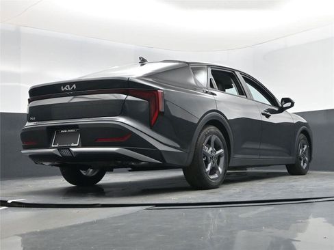 New 2025 Kia K4 LXS image 14