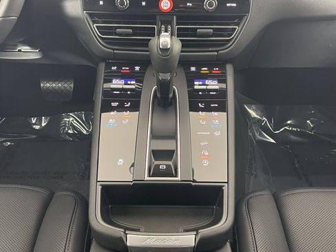 Certified 2026 Porsche Macan AWD/4WD image 20