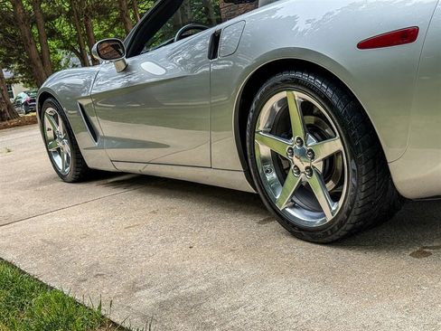 Used 2006 Chevrolet Corvette Convertible w/ Preferred Equipment Group RWD image 23