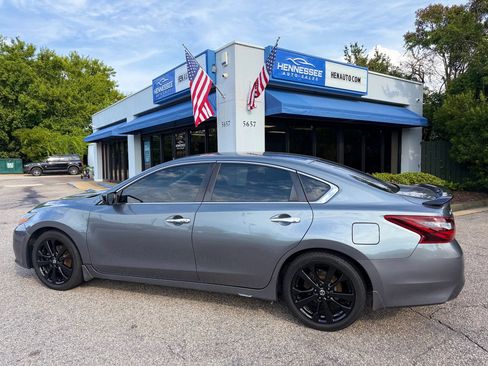 Used 2017 Nissan Altima 2.5 SR w/ Midnight Edition Package FWD image 7