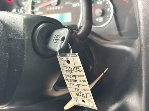 Used 2017 Chevrolet Express 3500 RWD image 11